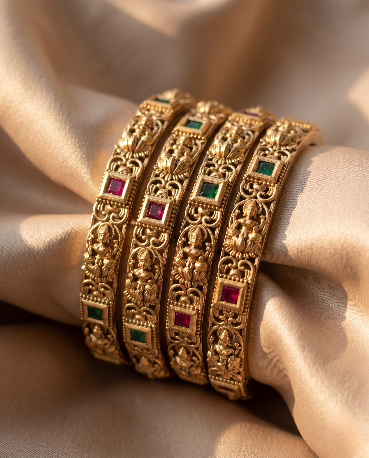 Svarna Regal Stone Bangles