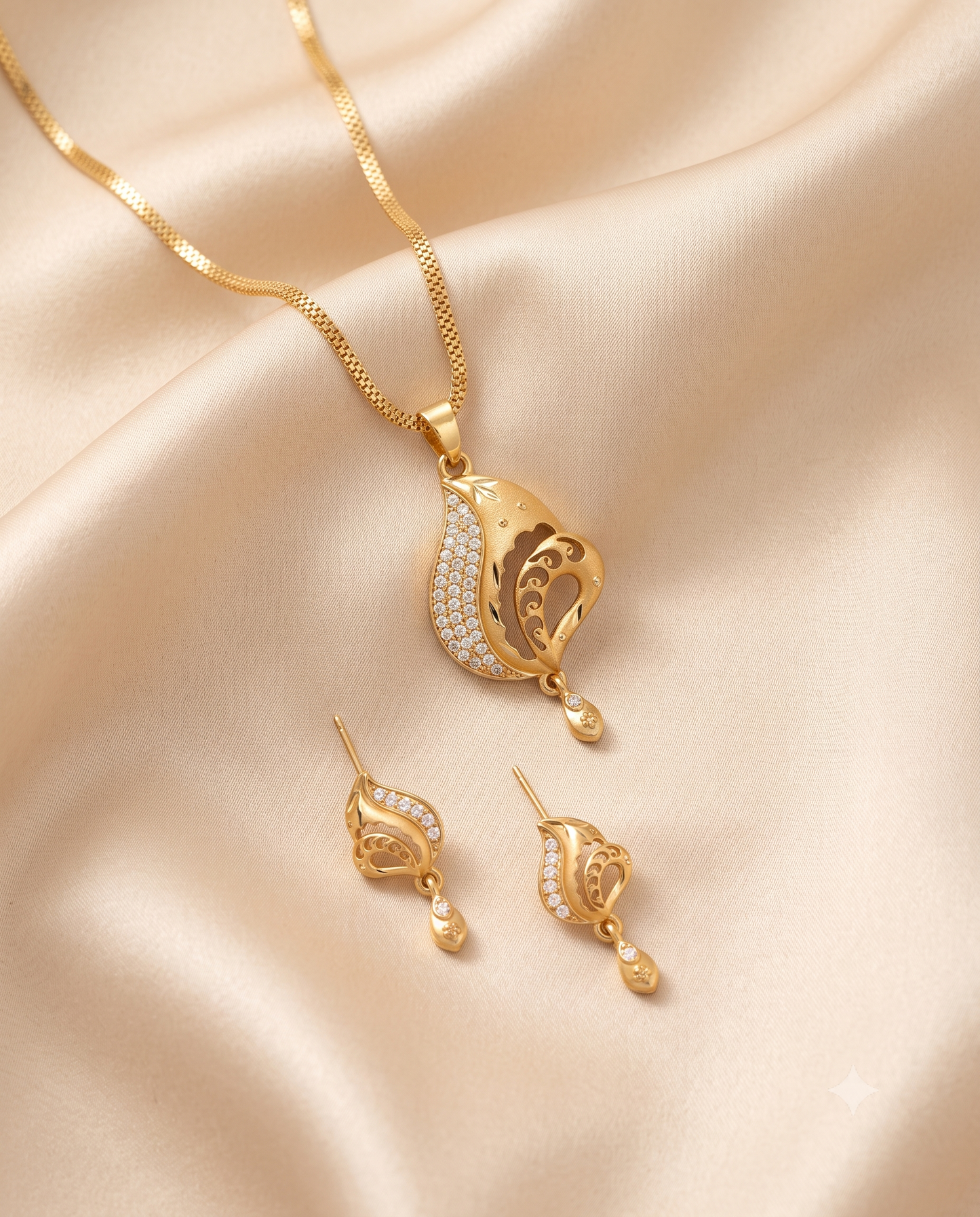 Royal Paisley Grace Pendant & Earrings Set