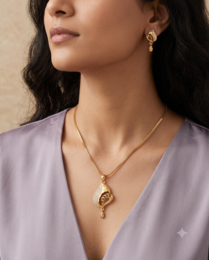 Royal Paisley Grace Pendant & Earrings Set