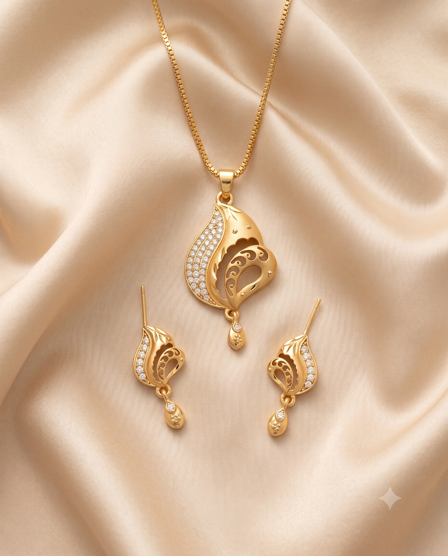 Royal Paisley Grace Pendant & Earrings Set