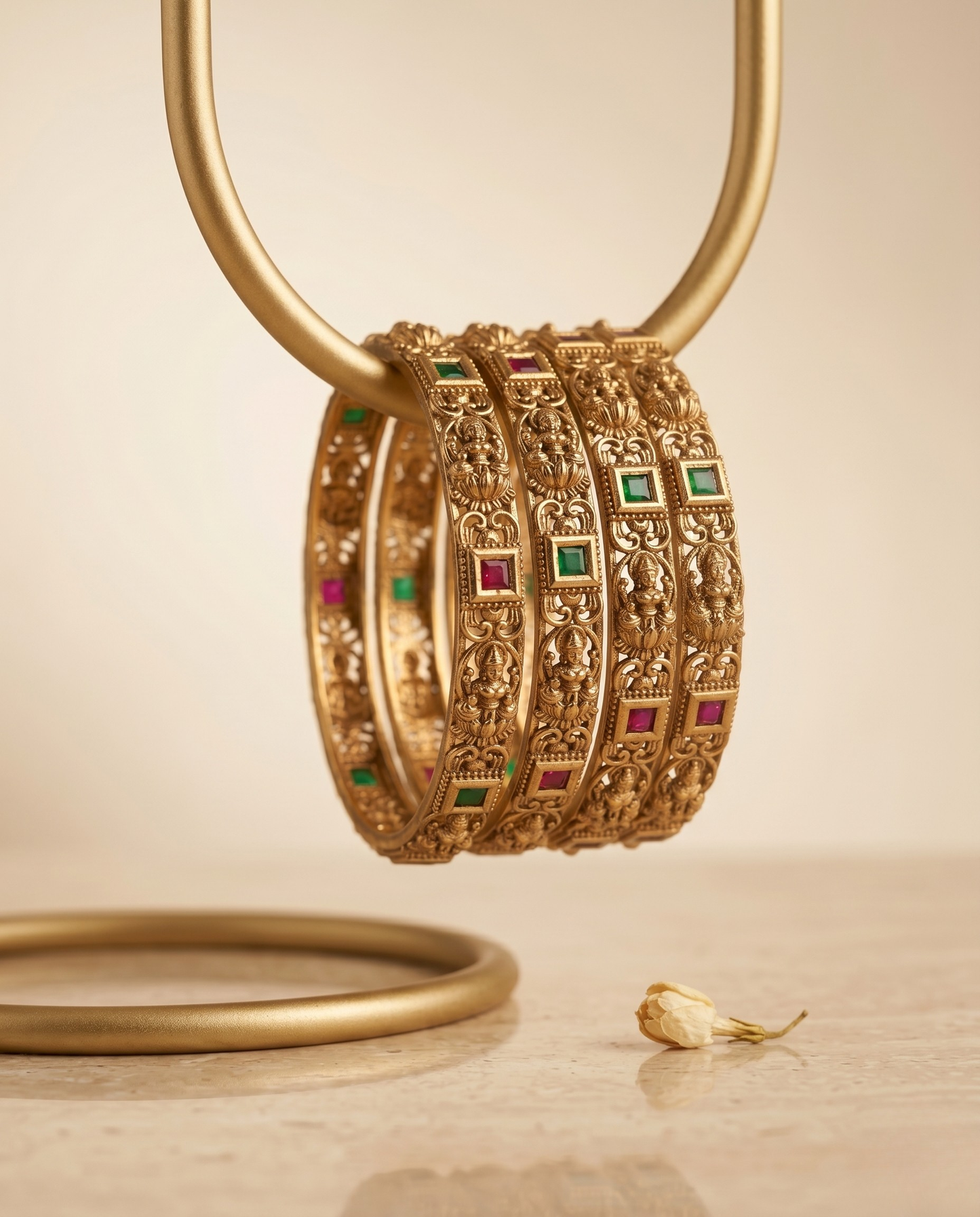 Svarna Regal Stone Bangles