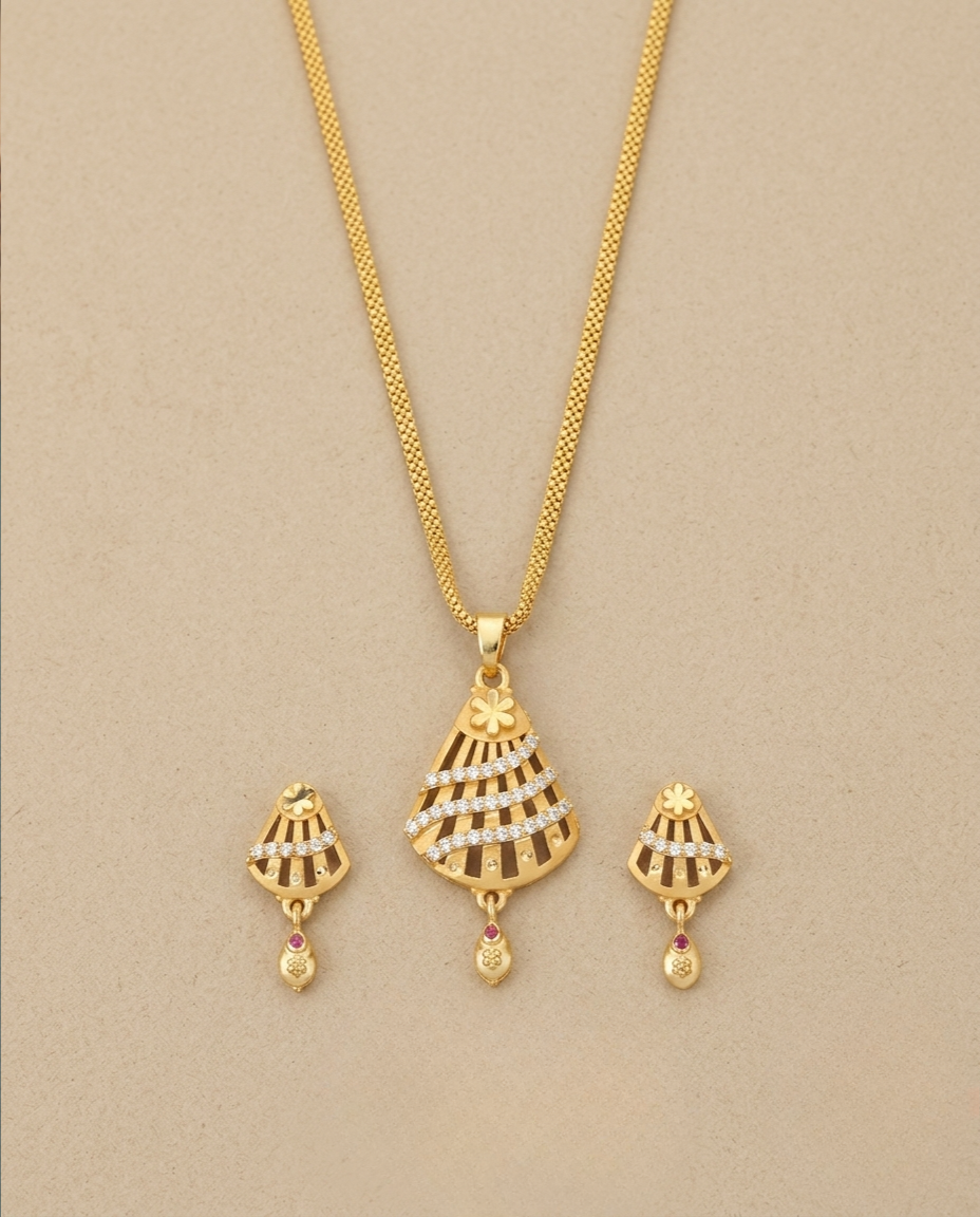 Micro Gold Platted Elegant Designer Pendant & Earrings Set