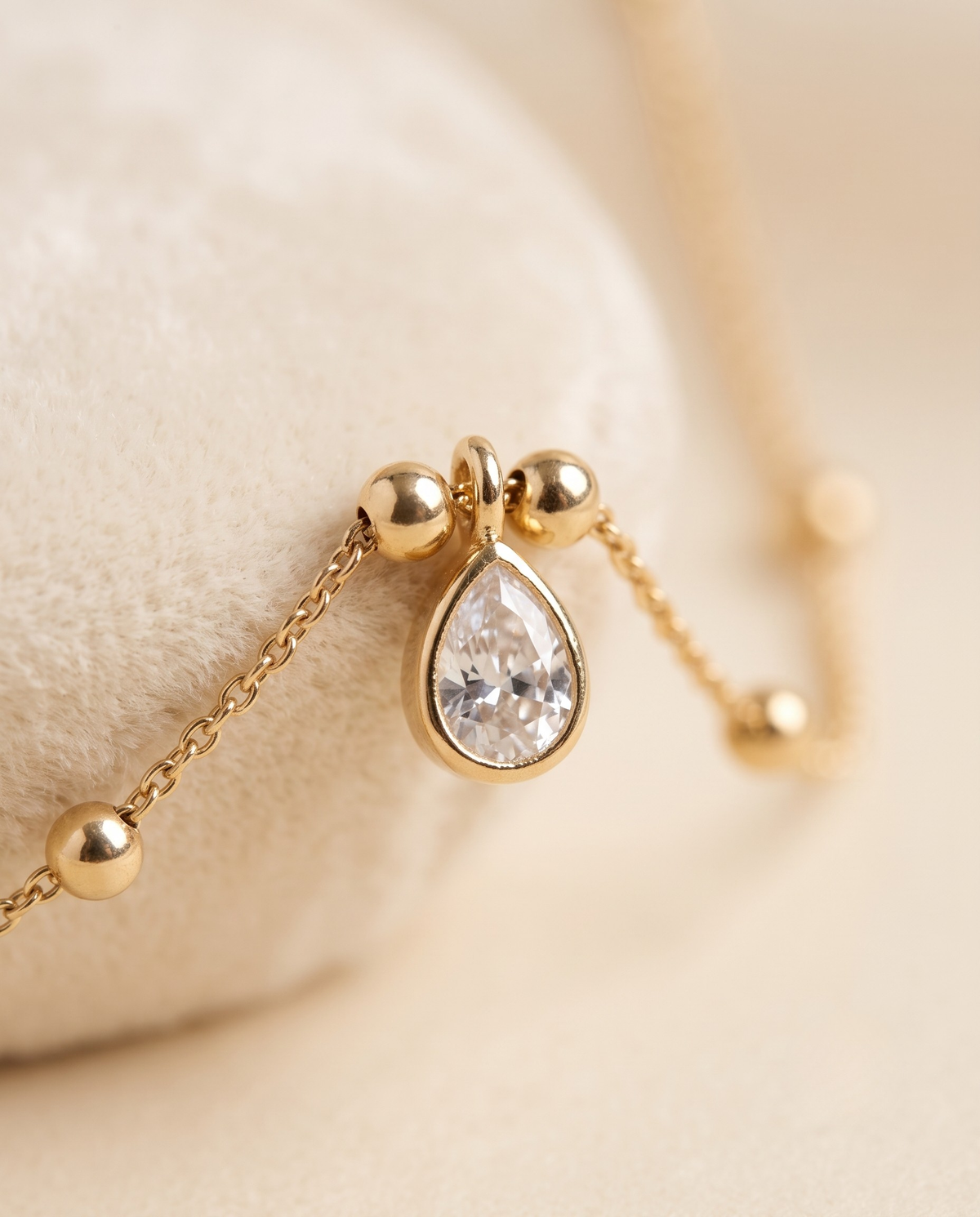 Svarna Elara Teardrop Necklace